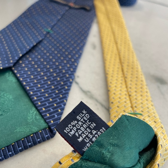 Tommy Hilfiger 100% Silk tie in navy and yellow. - Picture 3 of 3